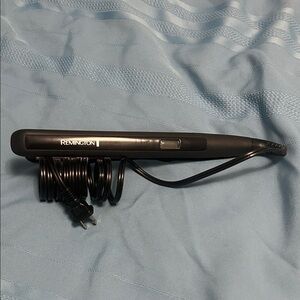 1” Flat Iron. Remington Sleek Black Styling Tool Anti-Static Technology. No box